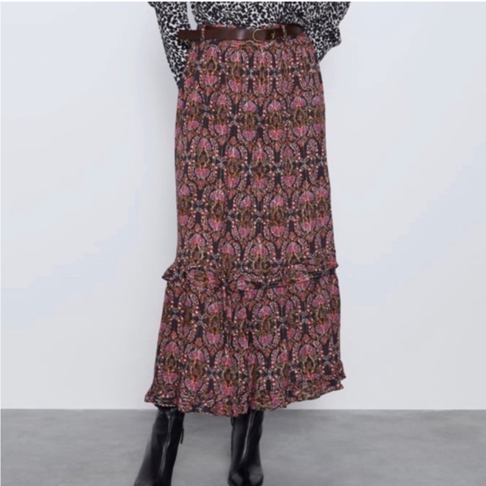 Zara Black and Pink Patterned Maxi Skirt. Size M. Style 4043/049/800